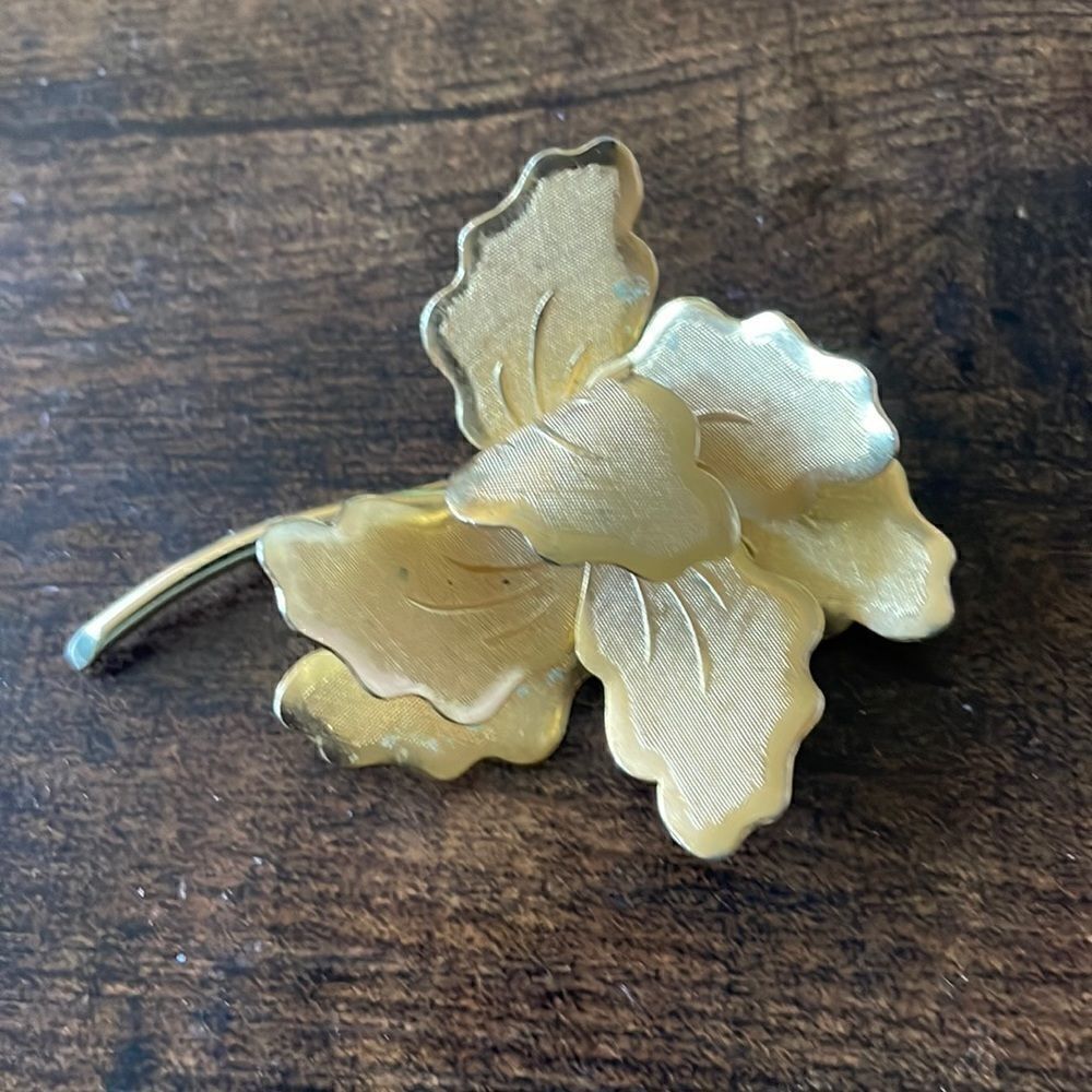 Vintage 1950’s Parco Gold Tone Leave Brooch